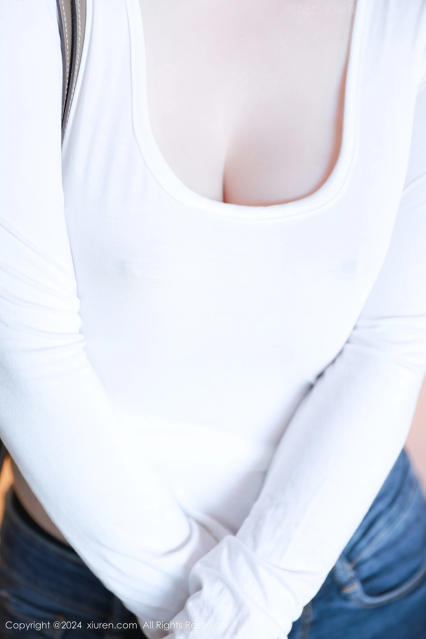 图片[4]-[XiuRen秀人网]VOL.8618 模特白茹雪性感白T恤配牛仔长裤露超薄黑丝秀丰腴身材诱惑写真82P-秀人网官方网站